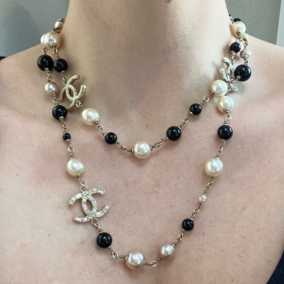 Chanel Necklace - Picture 3 of 9